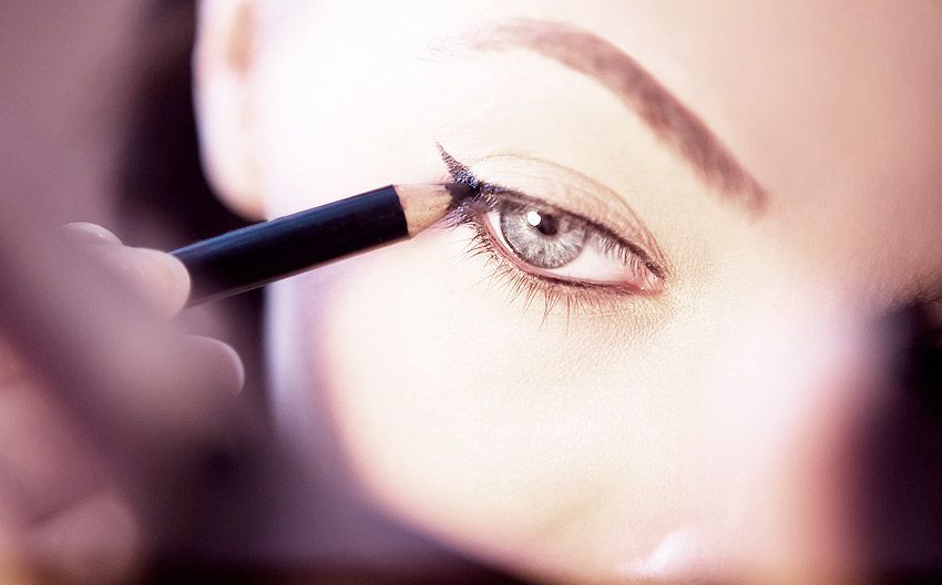 Dagger eyeliner, la tendencia trendy de la temporada