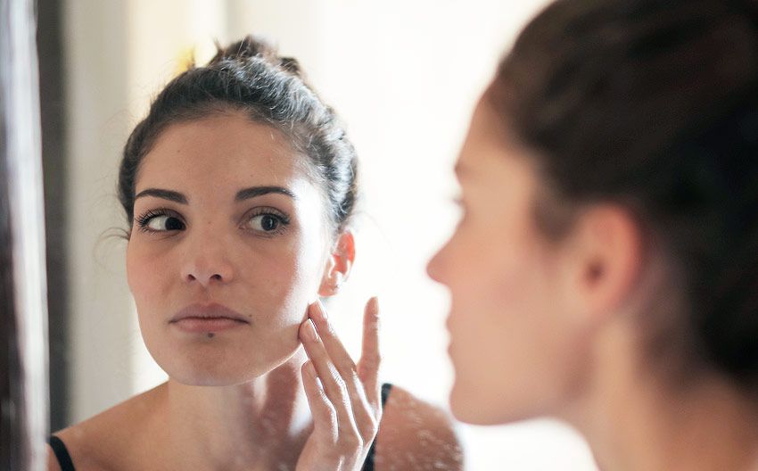 Mascarilla negra para eliminar los puntos negros e impurezas